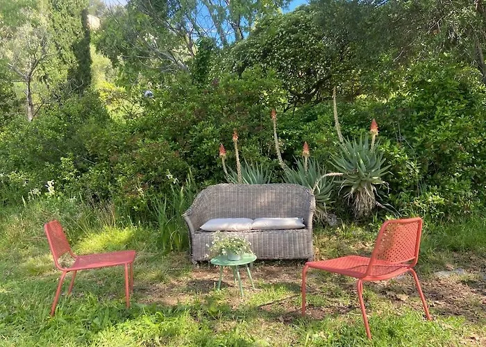 Maison De Charme Dans Les Collines Nicoises بيت للعطل *